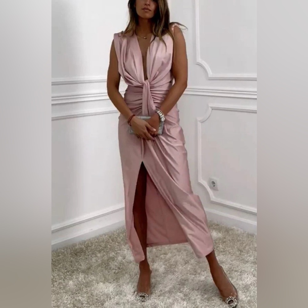 Classic and Sexy Dates V-neck
Ruched Drape Slit Midi
Dress